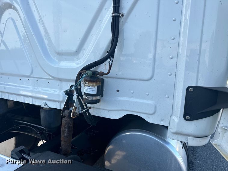 image for item LR9469 2017 Freightliner Cascadia semi truck