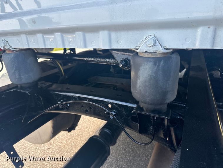 image for item LR9469 2017 Freightliner Cascadia semi truck