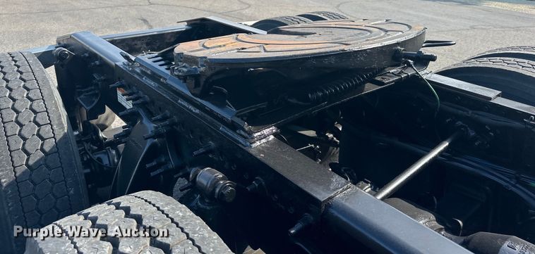 image for item LR9469 2017 Freightliner Cascadia semi truck