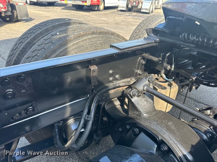 image for item LR9469 2017 Freightliner Cascadia semi truck