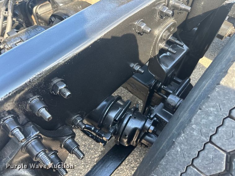 image for item LR9469 2017 Freightliner Cascadia semi truck