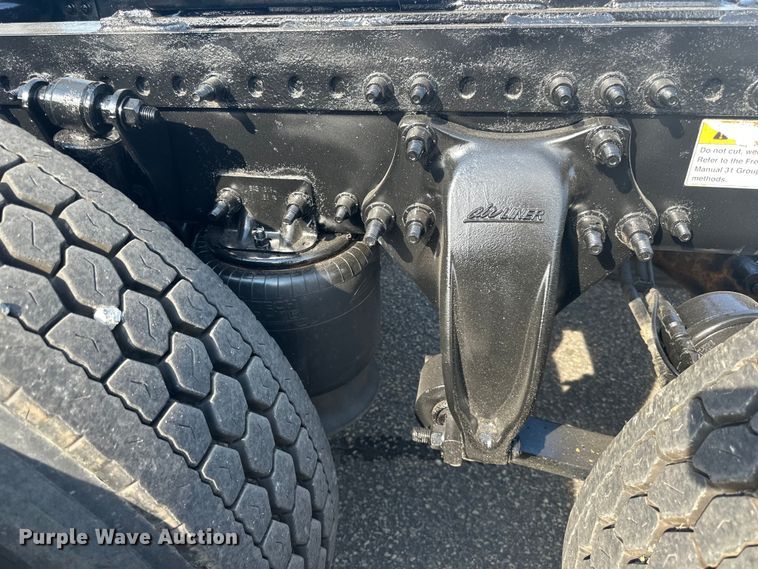 image for item LR9469 2017 Freightliner Cascadia semi truck