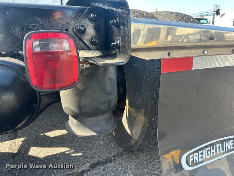 image for item LR9469 2017 Freightliner Cascadia semi truck