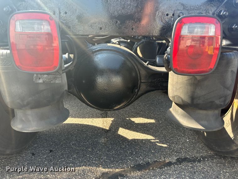 image for item LR9469 2017 Freightliner Cascadia semi truck