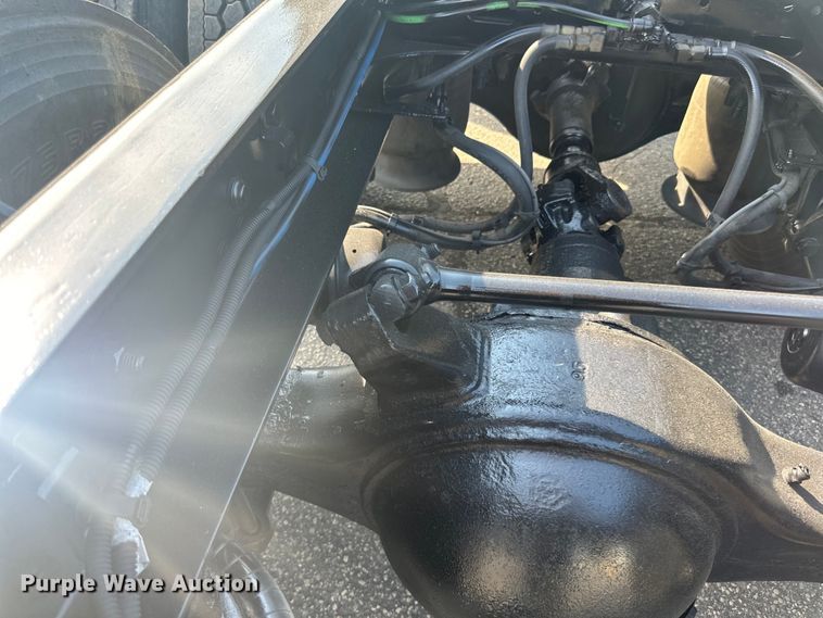 image for item LR9469 2017 Freightliner Cascadia semi truck