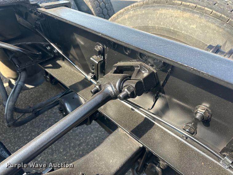 image for item LR9469 2017 Freightliner Cascadia semi truck