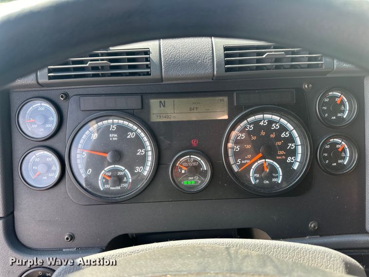 image for item LR9469 2017 Freightliner Cascadia semi truck