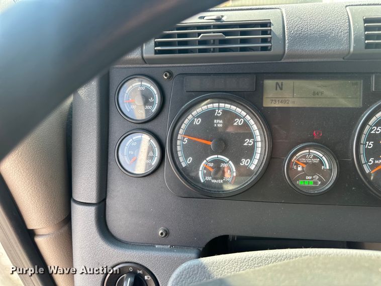 image for item LR9469 2017 Freightliner Cascadia semi truck