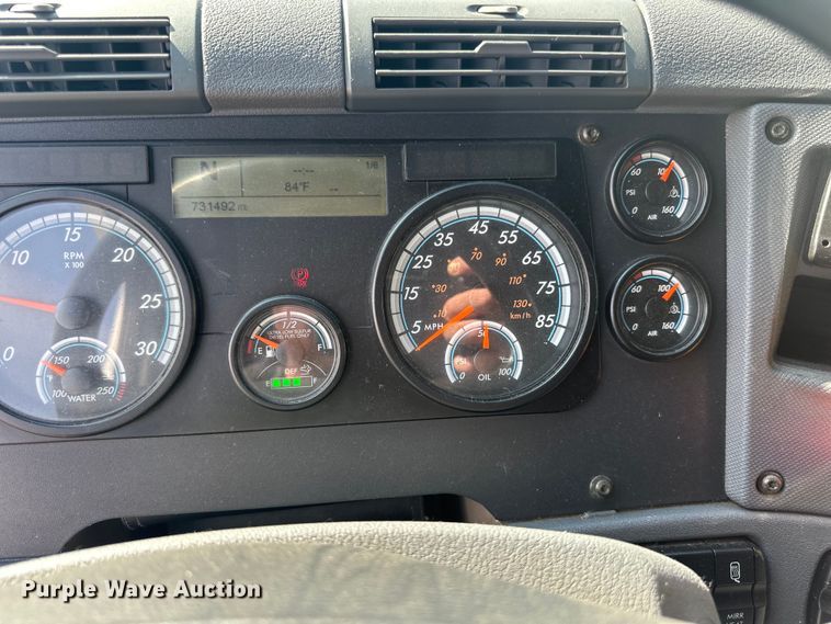 image for item LR9469 2017 Freightliner Cascadia semi truck