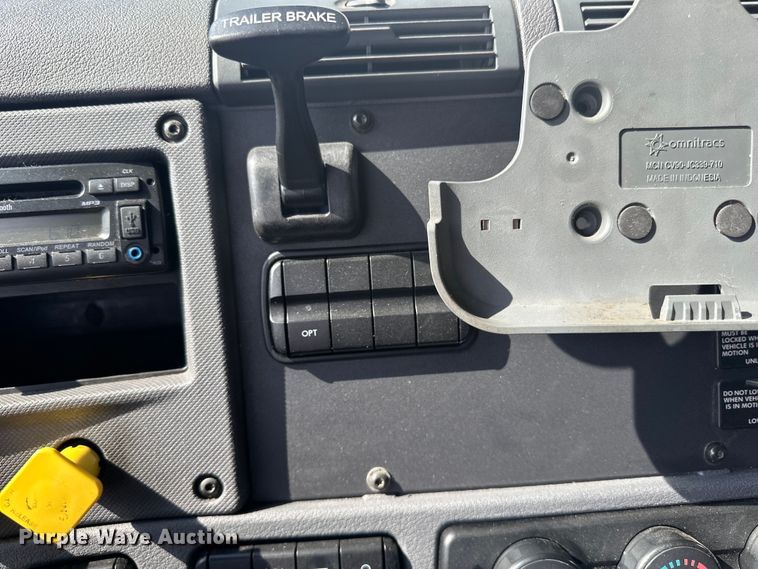 image for item LR9469 2017 Freightliner Cascadia semi truck