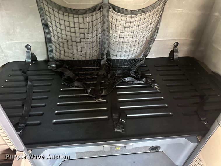 image for item LR9469 2017 Freightliner Cascadia semi truck