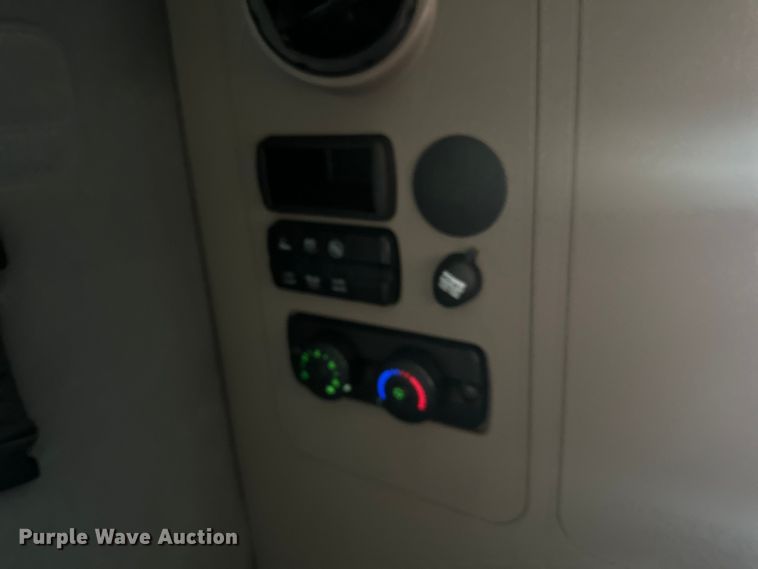 image for item LR9469 2017 Freightliner Cascadia semi truck