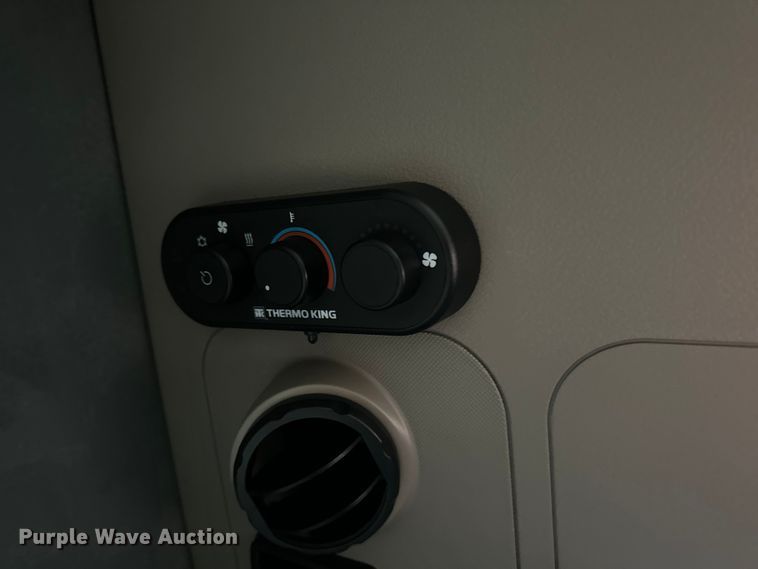 image for item LR9469 2017 Freightliner Cascadia semi truck