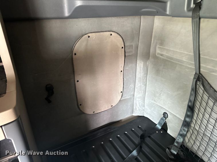 image for item LR9469 2017 Freightliner Cascadia semi truck