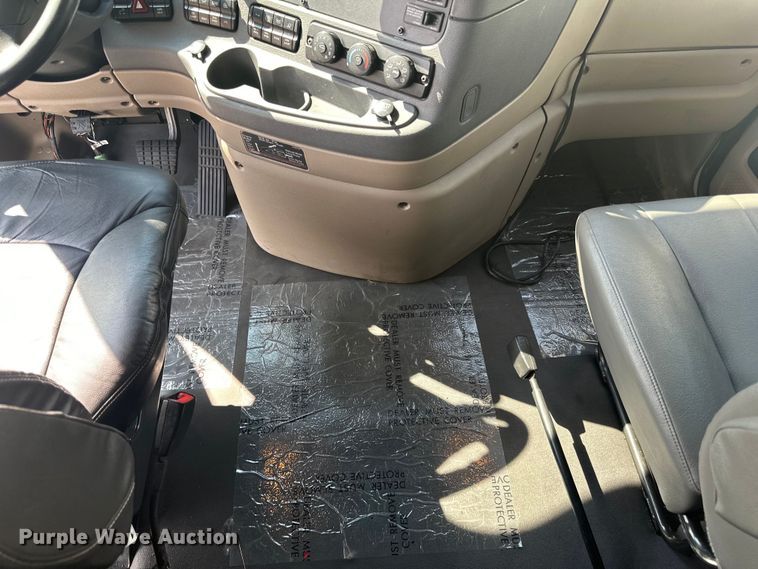 image for item LR9469 2017 Freightliner Cascadia semi truck