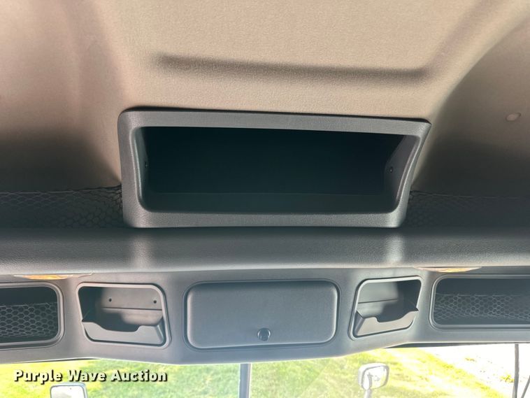 image for item LR9469 2017 Freightliner Cascadia semi truck