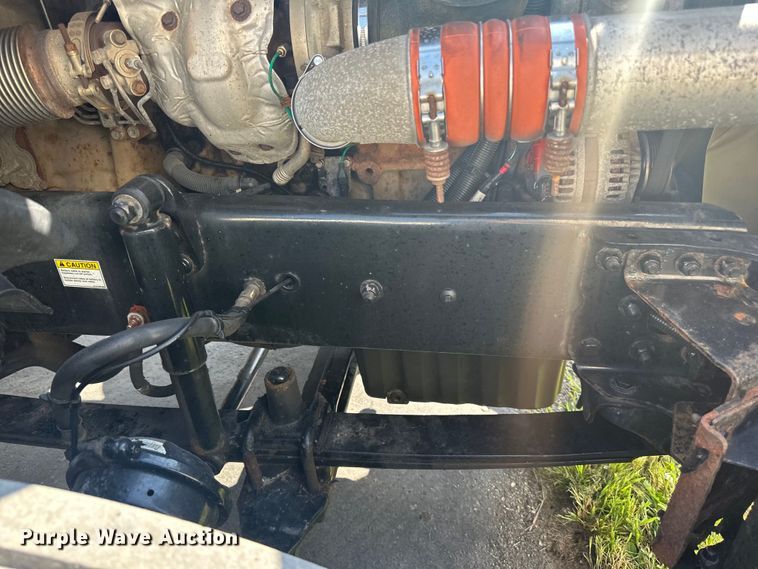 image for item LR9469 2017 Freightliner Cascadia semi truck