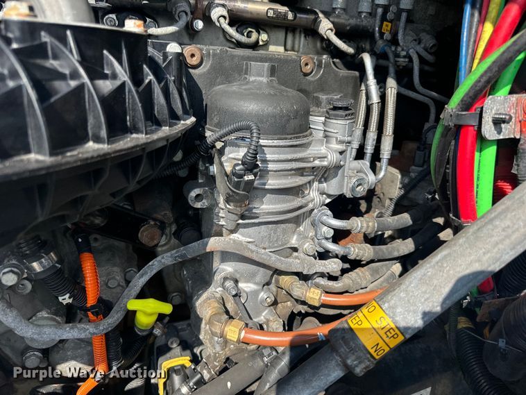 image for item LR9469 2017 Freightliner Cascadia semi truck