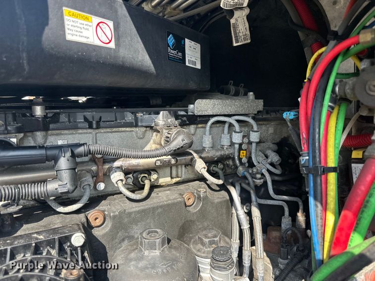 image for item LR9469 2017 Freightliner Cascadia semi truck