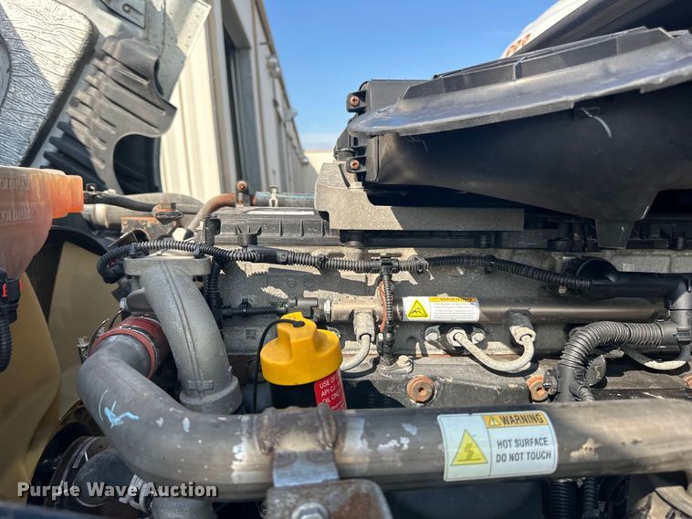 image for item LR9469 2017 Freightliner Cascadia semi truck