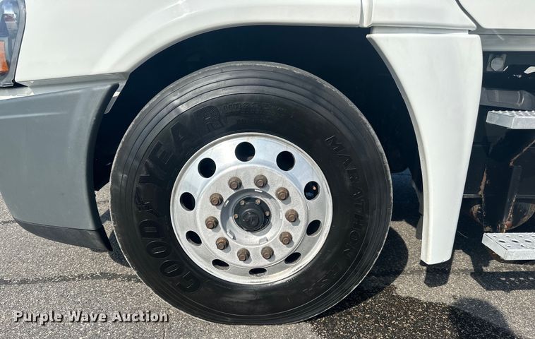 image for item LR9469 2017 Freightliner Cascadia semi truck