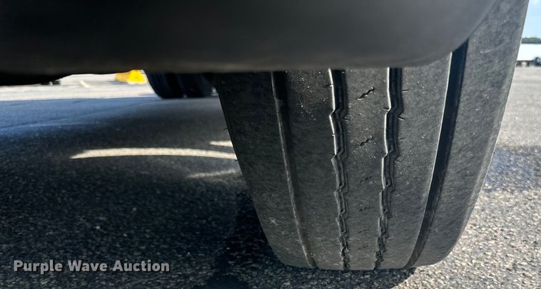 image for item LR9469 2017 Freightliner Cascadia semi truck