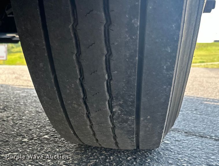 image for item LR9469 2017 Freightliner Cascadia semi truck