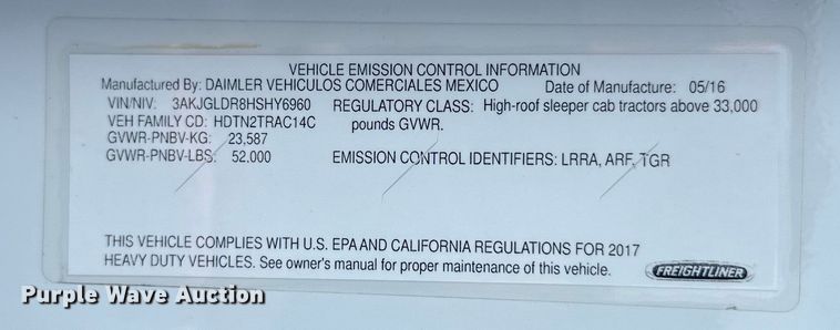 image for item LR9469 2017 Freightliner Cascadia semi truck