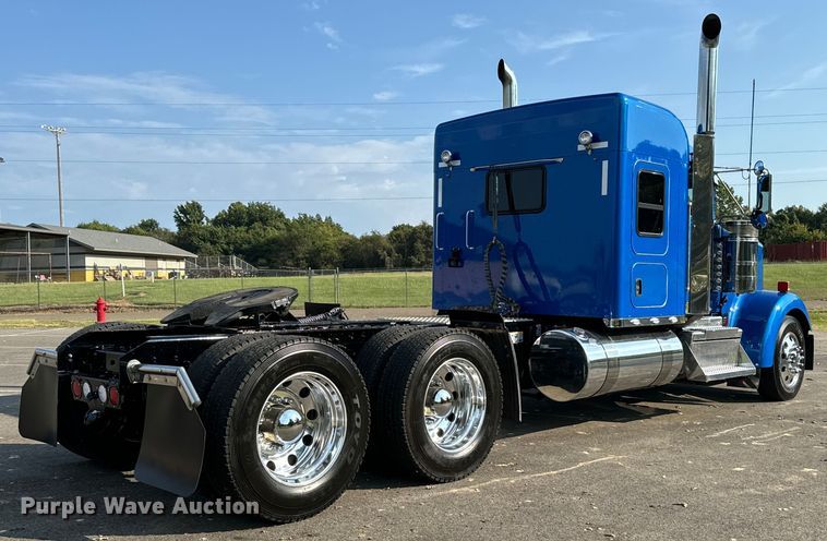image for item NQ9754 2022 Kenworth W900 semi truck