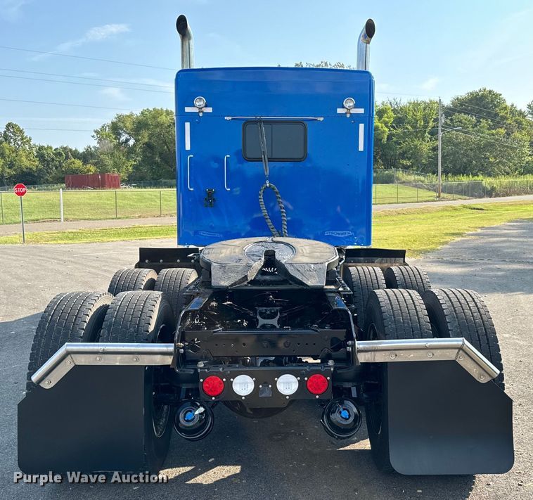 image for item NQ9754 2022 Kenworth W900 semi truck