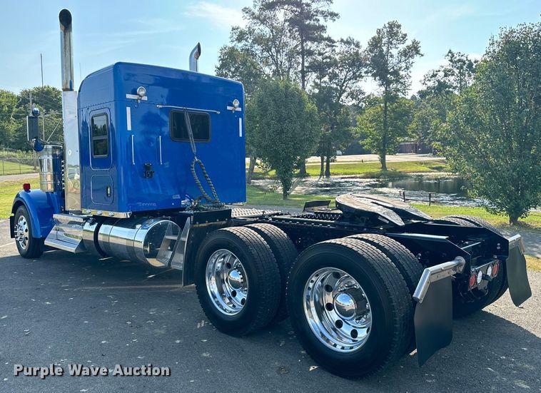 image for item NQ9754 2022 Kenworth W900 semi truck