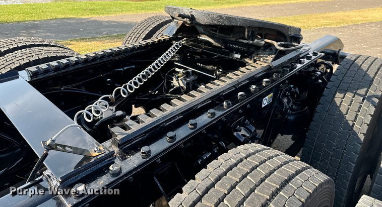 image for item NQ9754 2022 Kenworth W900 semi truck