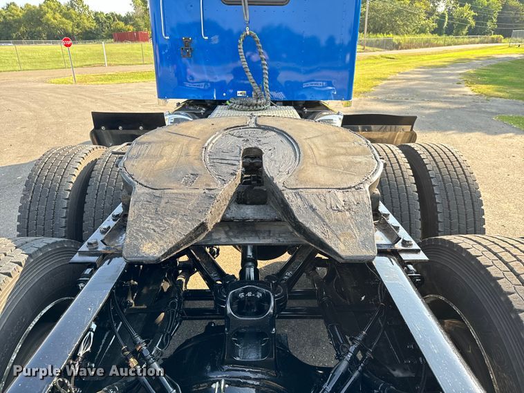 image for item NQ9754 2022 Kenworth W900 semi truck