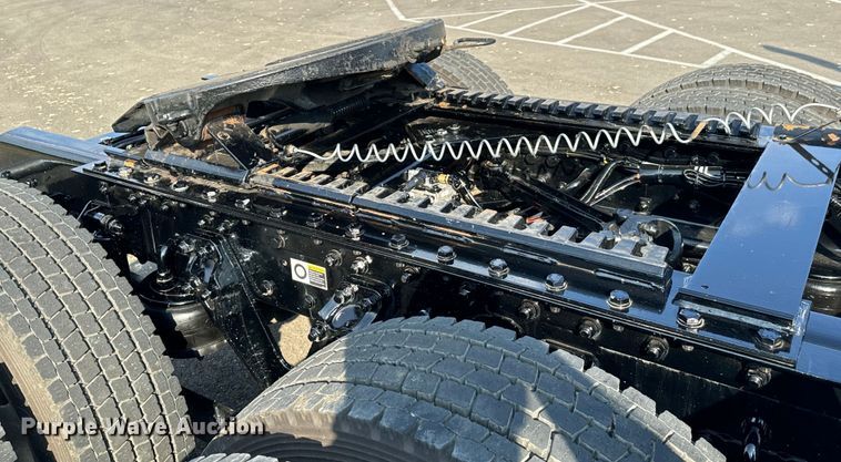 image for item NQ9754 2022 Kenworth W900 semi truck