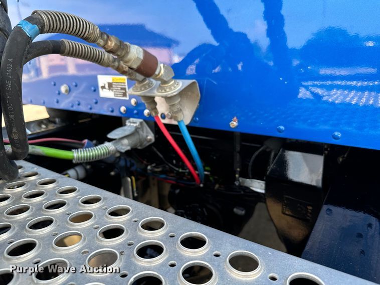 image for item NQ9754 2022 Kenworth W900 semi truck