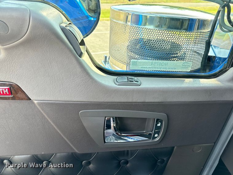 image for item NQ9754 2022 Kenworth W900 semi truck