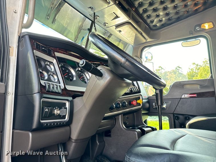 image for item NQ9754 2022 Kenworth W900 semi truck