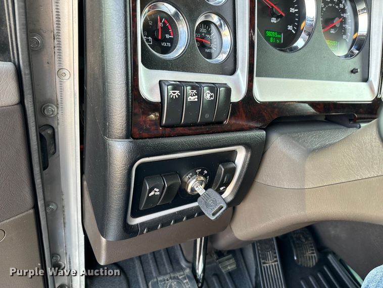 image for item NQ9754 2022 Kenworth W900 semi truck