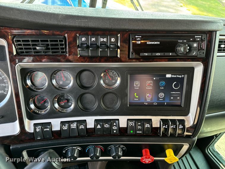 image for item NQ9754 2022 Kenworth W900 semi truck