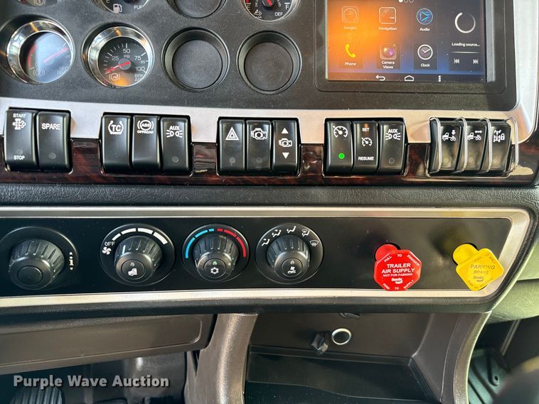 image for item NQ9754 2022 Kenworth W900 semi truck