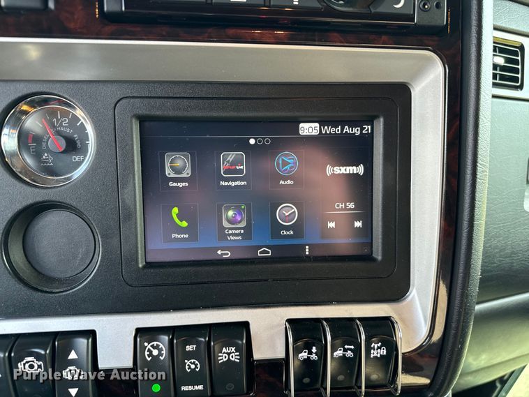 image for item NQ9754 2022 Kenworth W900 semi truck