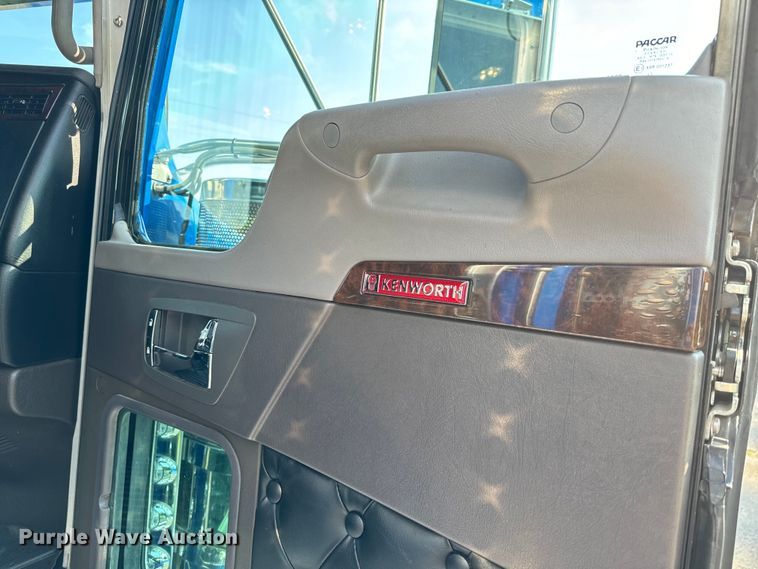 image for item NQ9754 2022 Kenworth W900 semi truck
