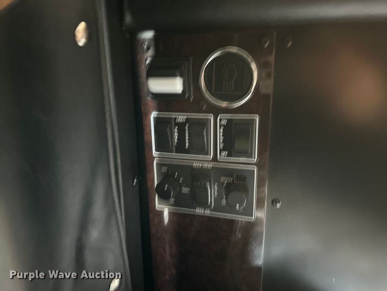 image for item NQ9754 2022 Kenworth W900 semi truck