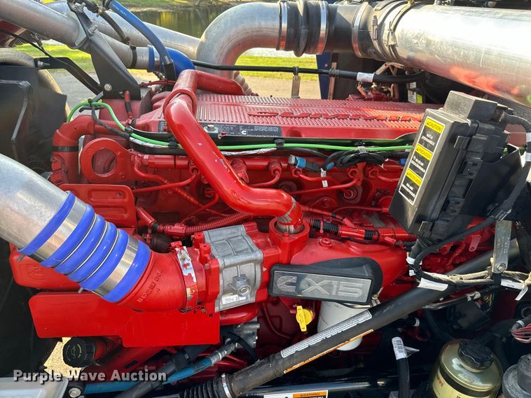 image for item NQ9754 2022 Kenworth W900 semi truck