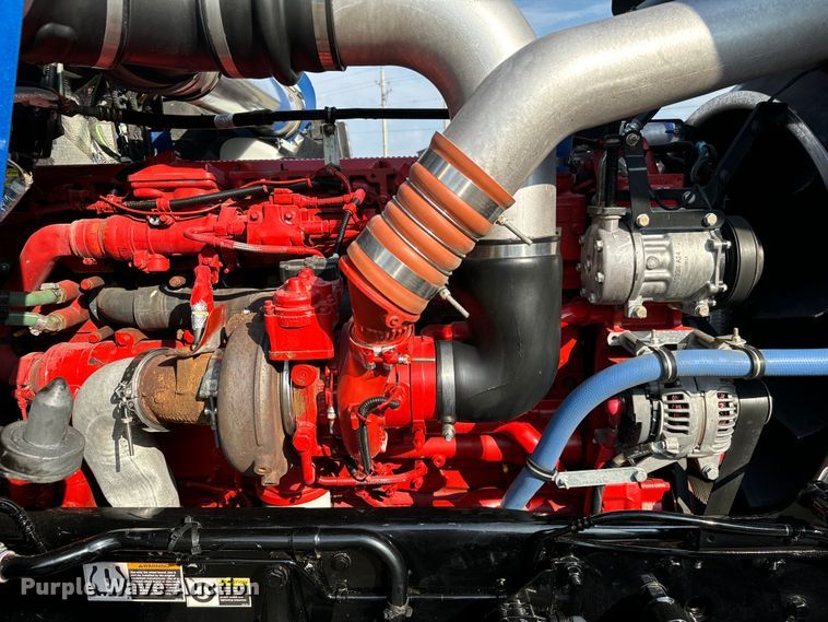 image for item NQ9754 2022 Kenworth W900 semi truck