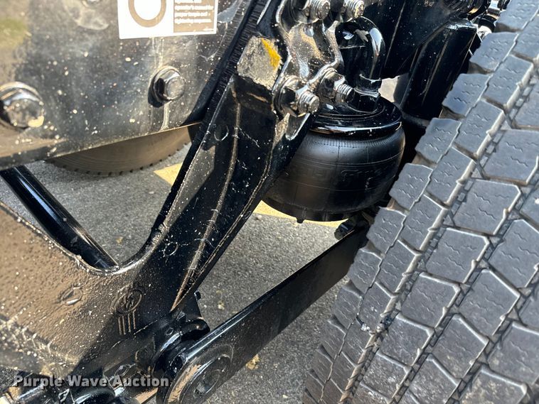 image for item NQ9754 2022 Kenworth W900 semi truck