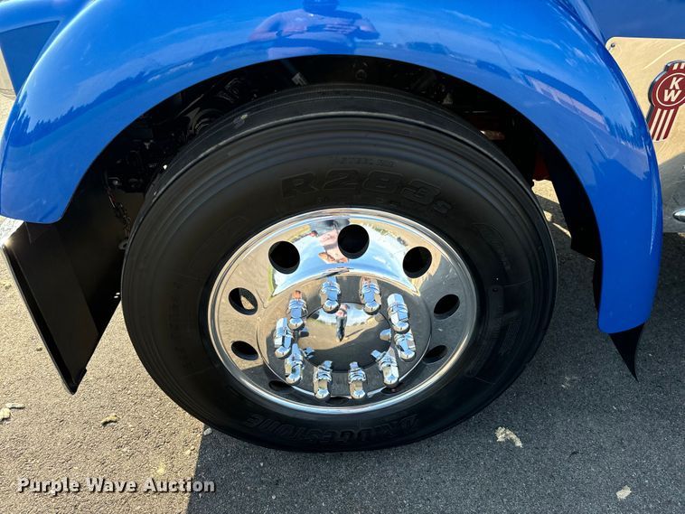 image for item NQ9754 2022 Kenworth W900 semi truck