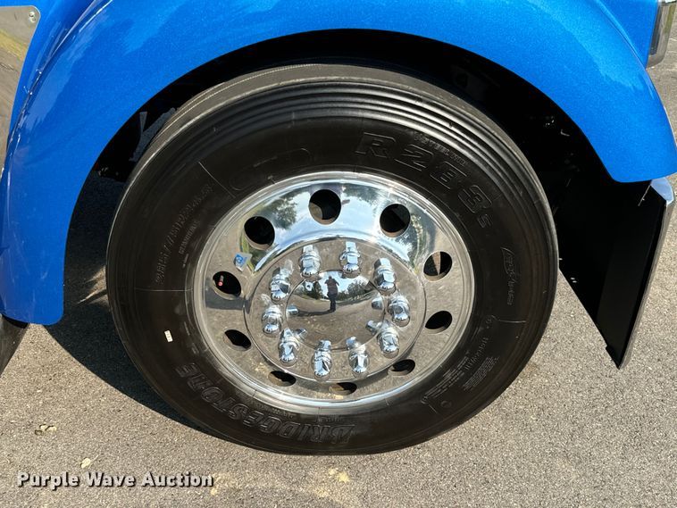 image for item NQ9754 2022 Kenworth W900 semi truck