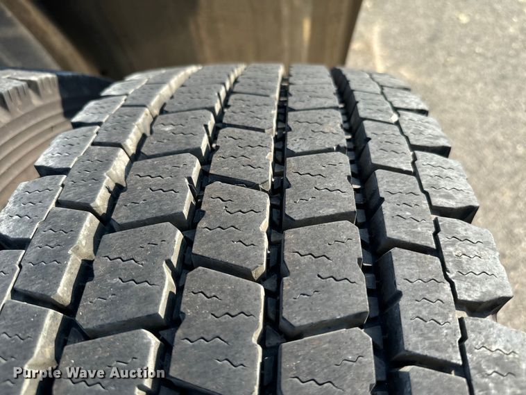 image for item NQ9754 2022 Kenworth W900 semi truck