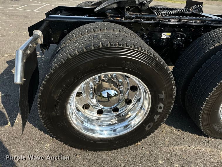 image for item NQ9754 2022 Kenworth W900 semi truck